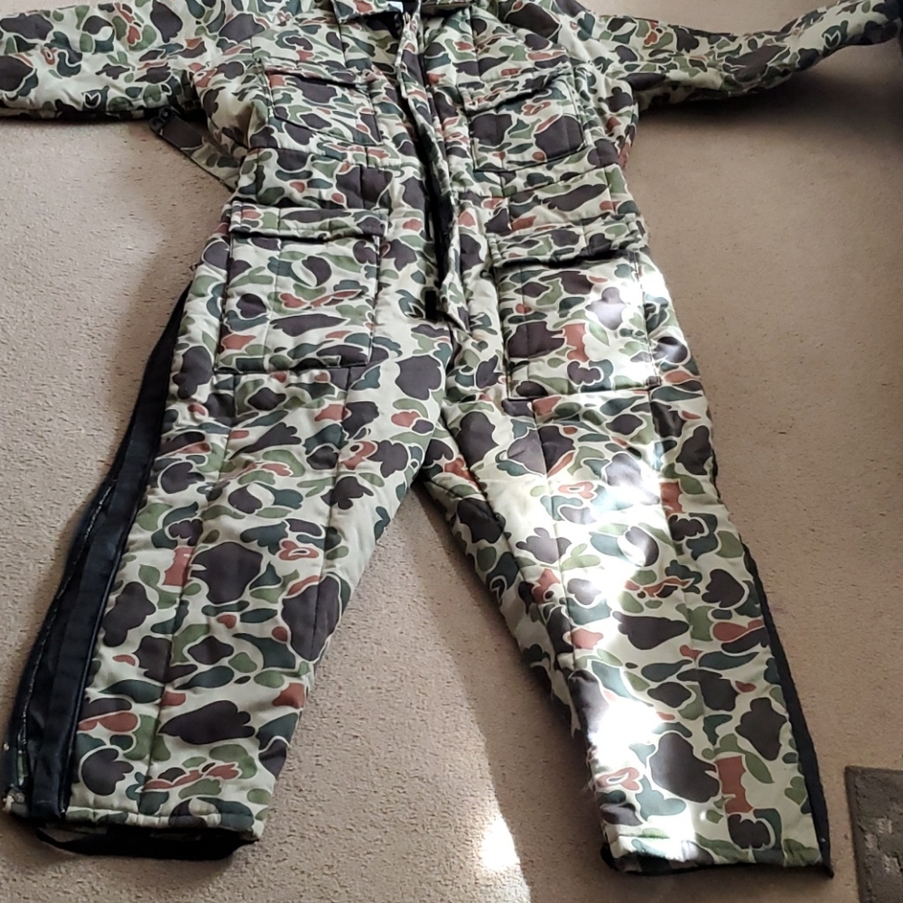NEVER WORN Cabela's snowsuit.